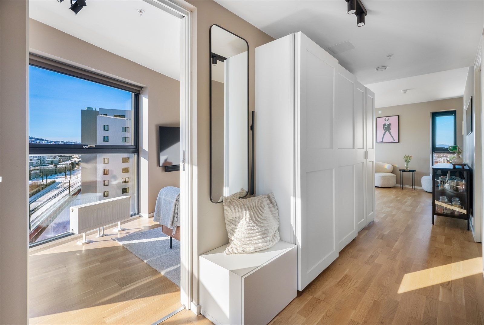 Innbydende gang/entré med god plass til oppbevaringsløsninger. Galleribilde