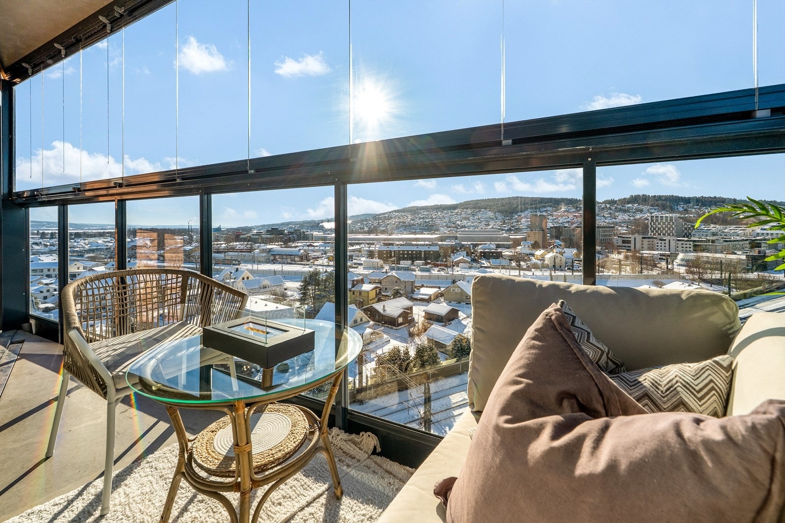 Her er det plass til sittegruppe og grill. Galleribilde