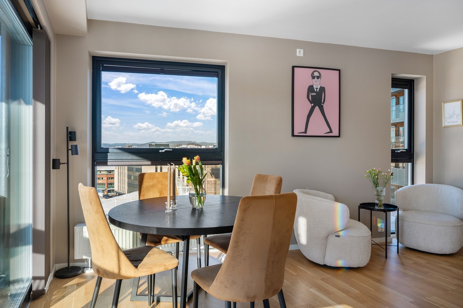 Denne 3-roms leiligheten ligger i 8. etasje og har flott utsikt mot Lillestrøm by! Galleribilde