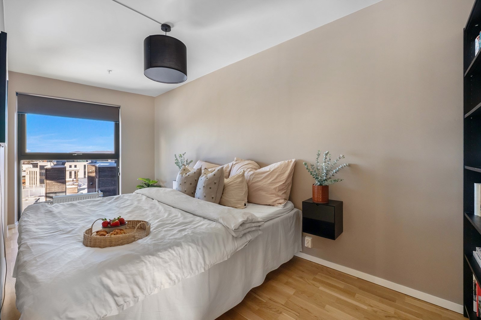 Leiligheten har to soverom, begge med plass til seng og garderobeløsning. Galleribilde