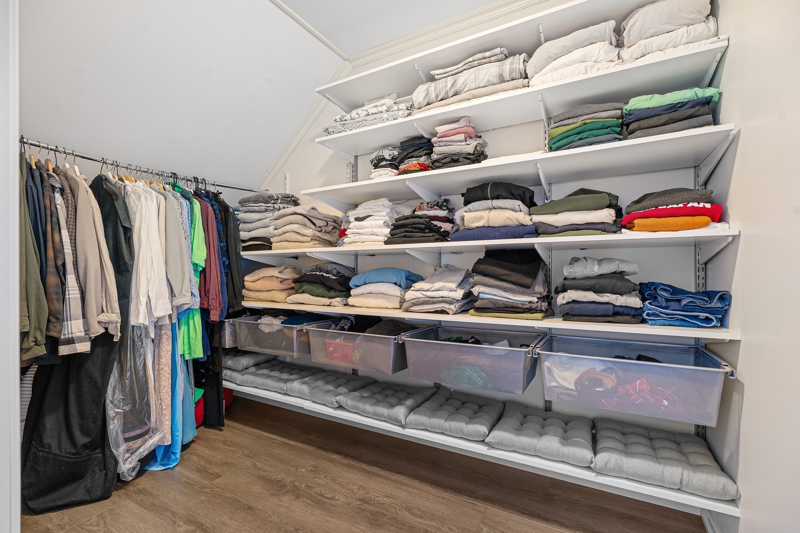 Walk-in med god plass for oppbevaring Galleribilde