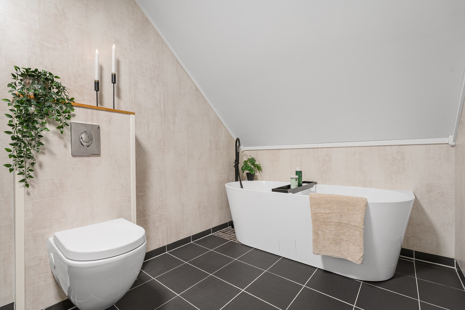 Stort og romslig badekar Galleribilde