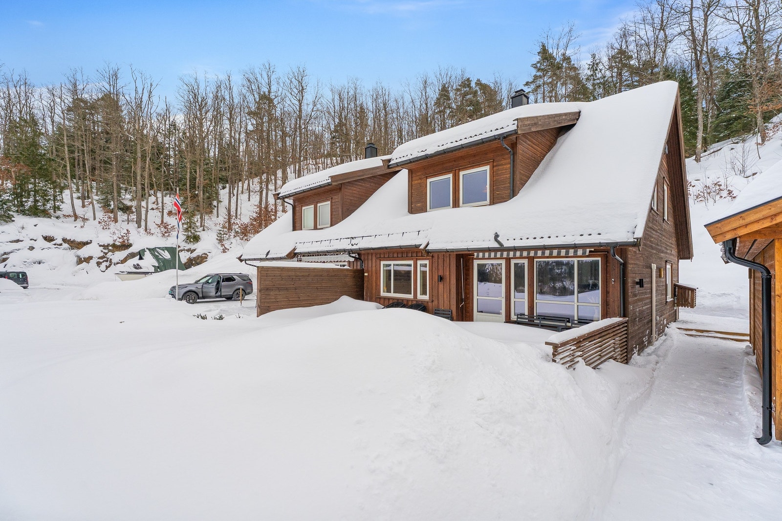 Fasade fra innkjørsel Galleribilde