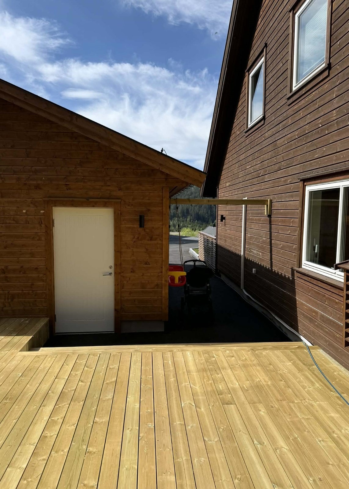 Lun og usjenert uteplass Galleribilde