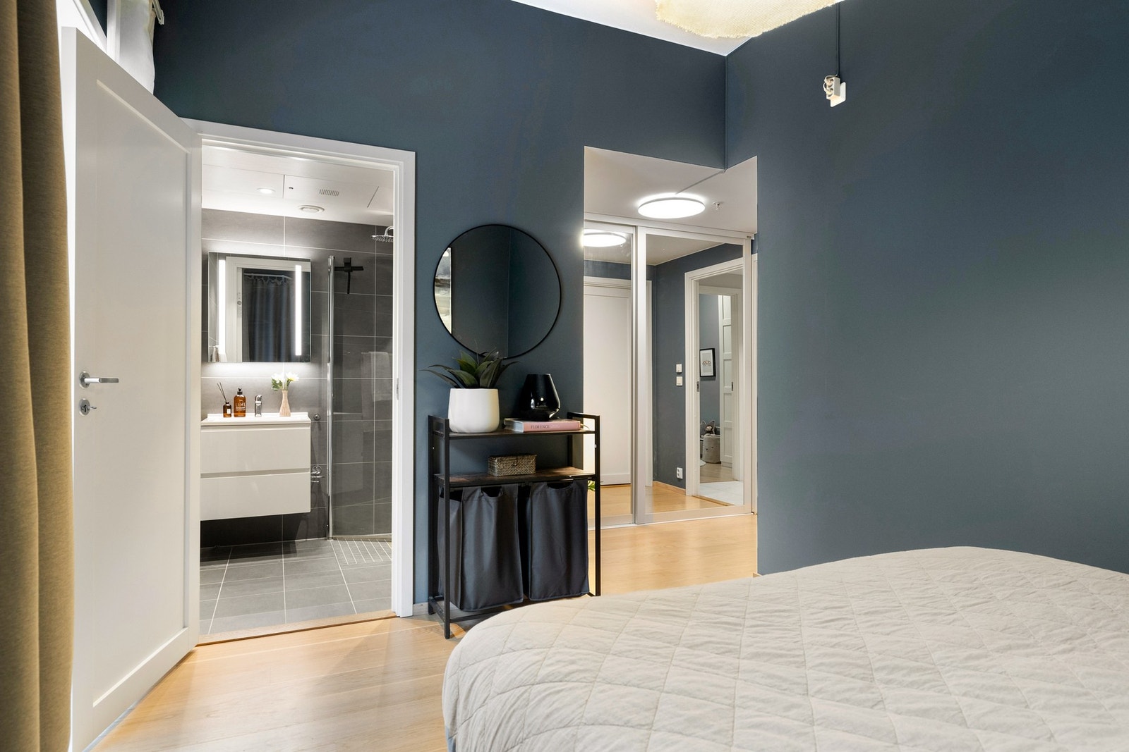 Soverommet har også direkte adkomst til eget bad Galleribilde