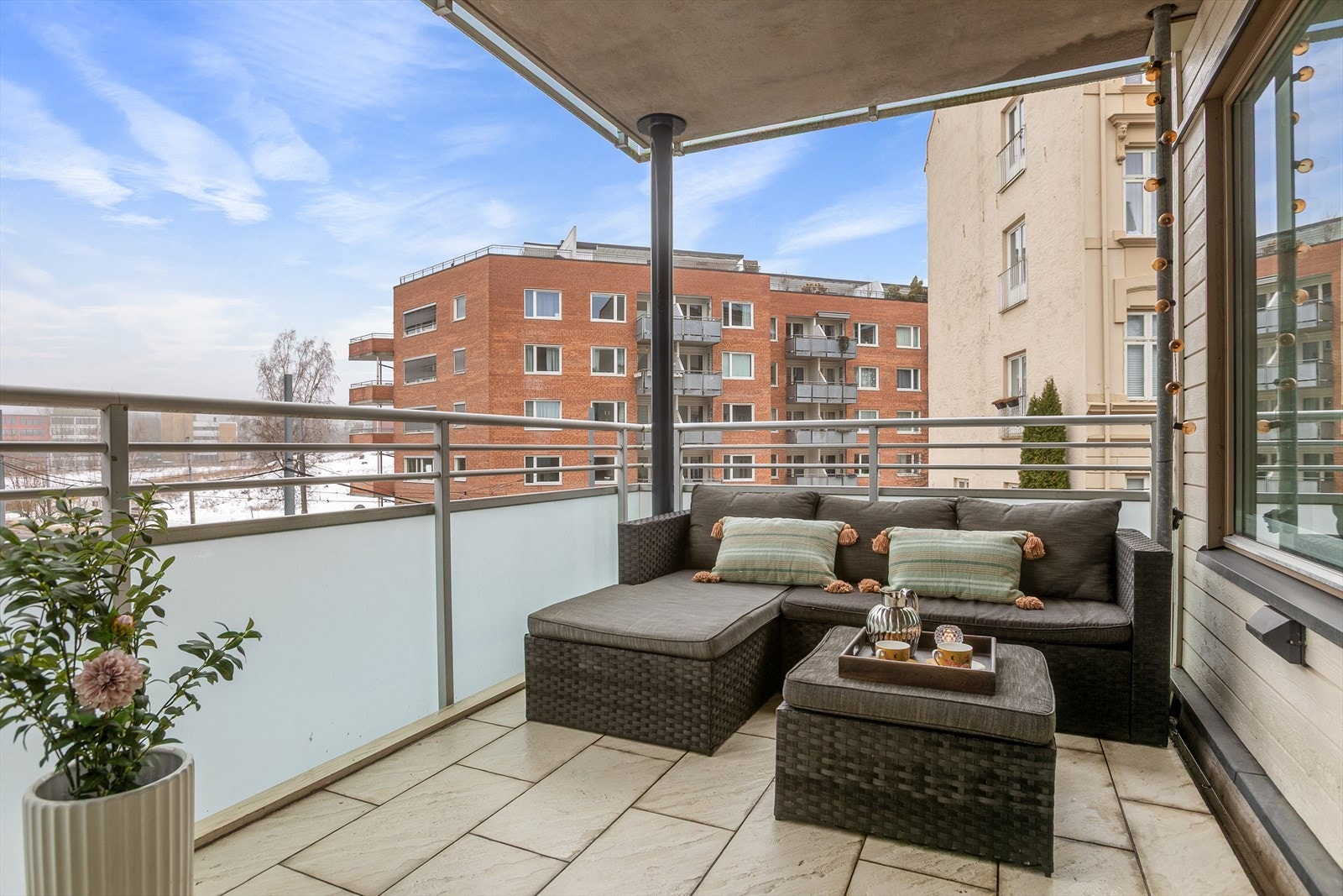 Velkommen til Nedre Skøyen vei 14, presentert av Susanna Hjelset ved Nordvik Bygdøy Allè. Foto: Bente Elvebredd Galleribilde