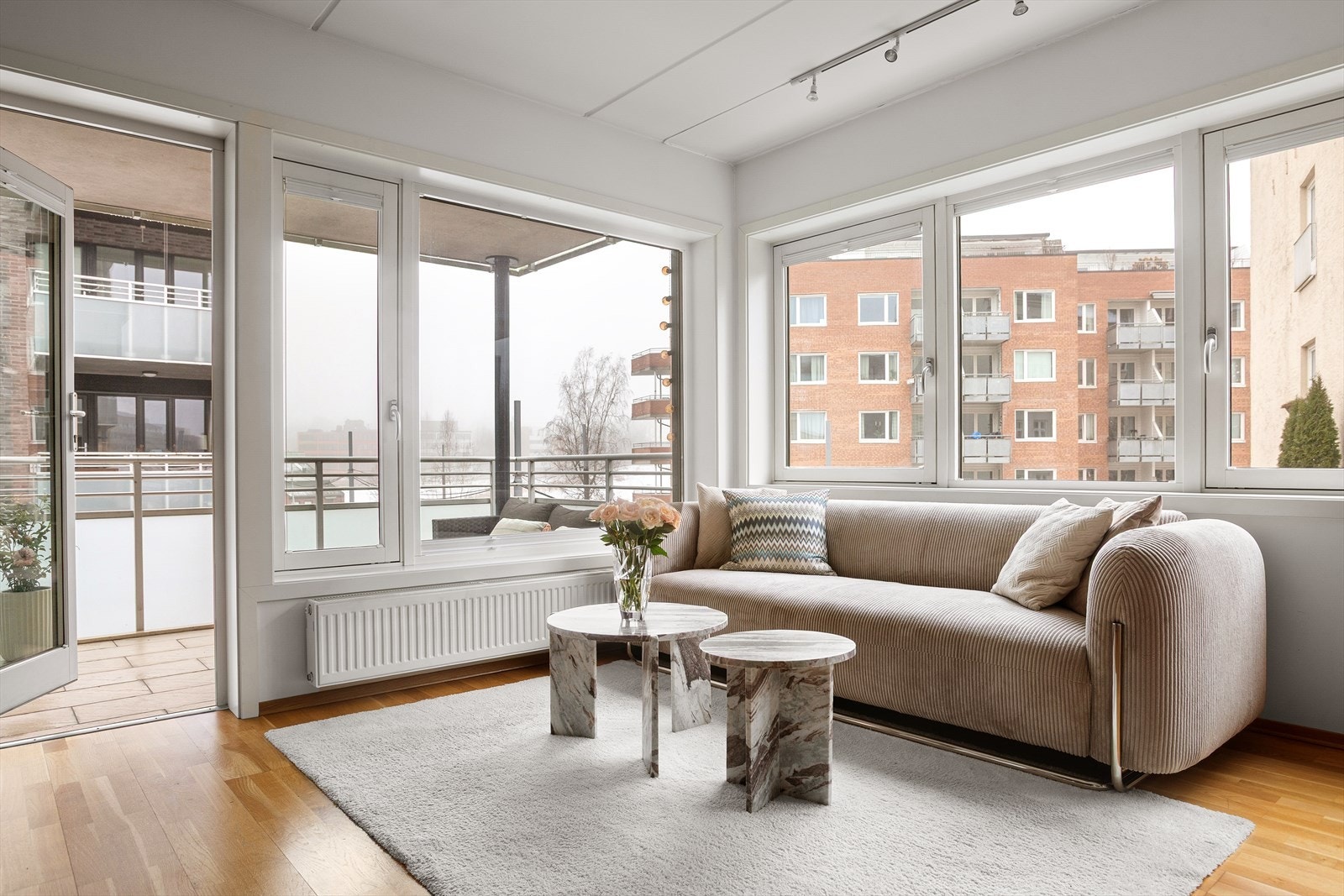 Som hjørneleilighet får du ekstra lysinnslipp og en luftig romfølelse Galleribilde