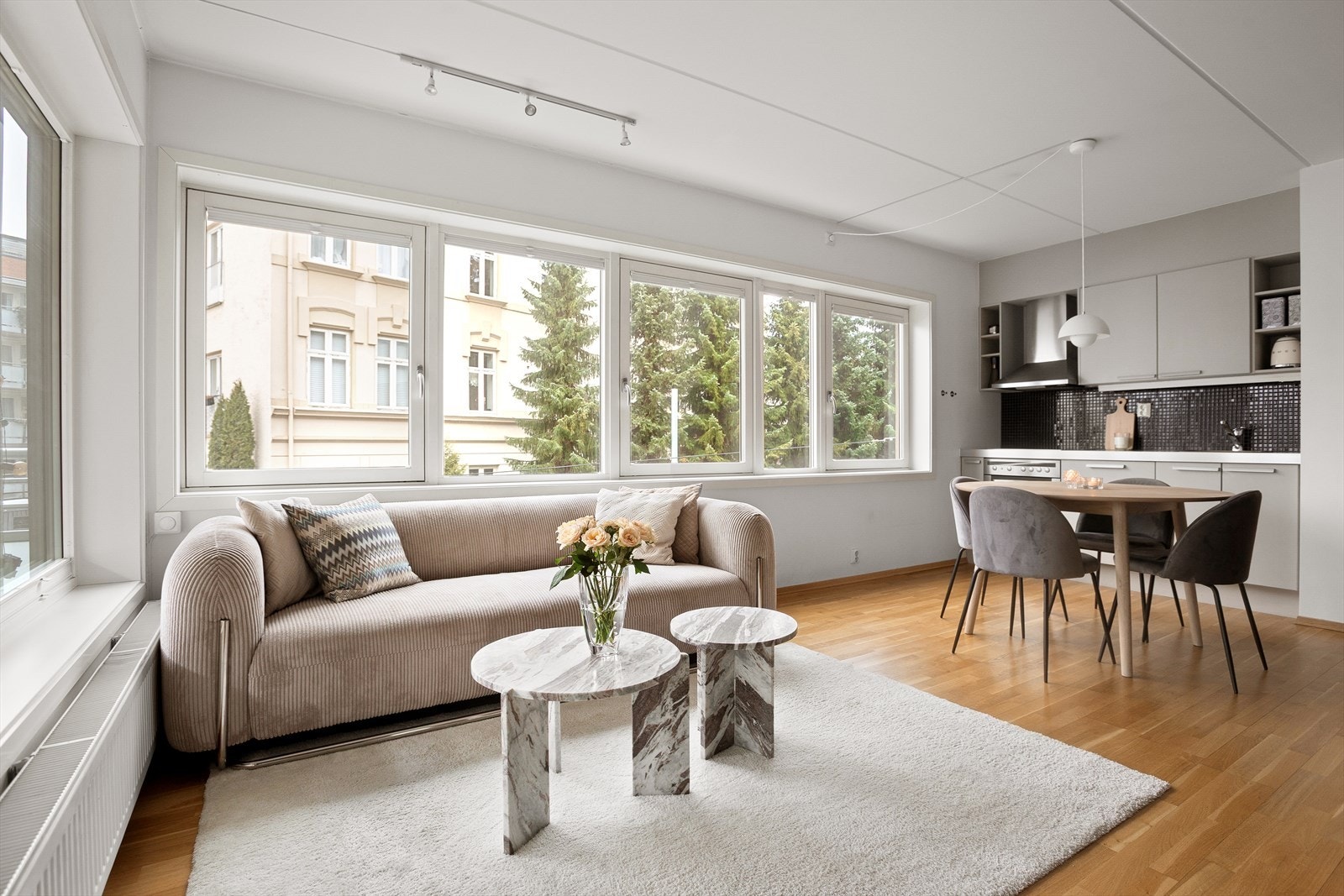 Leiligheten har en god beliggenhet i 3. etasje med heisadkomst Galleribilde