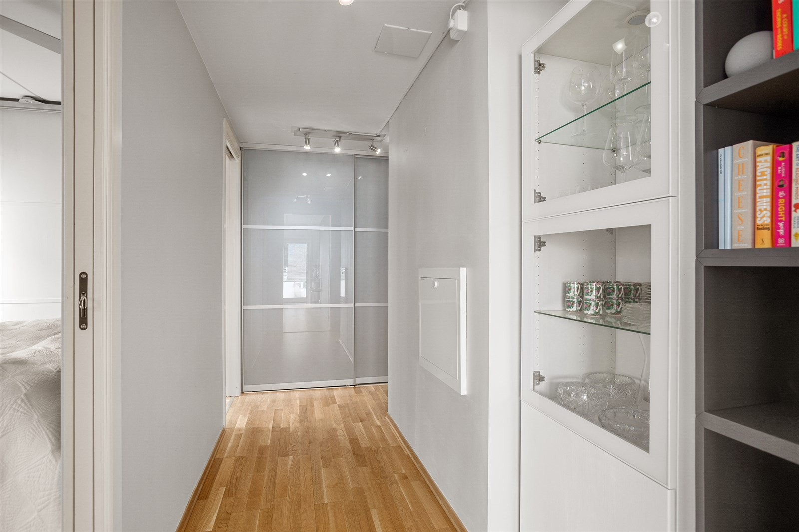 Leiligheten har oppvarming via radiatorer tilknyttet felles varmeanlegg Galleribilde