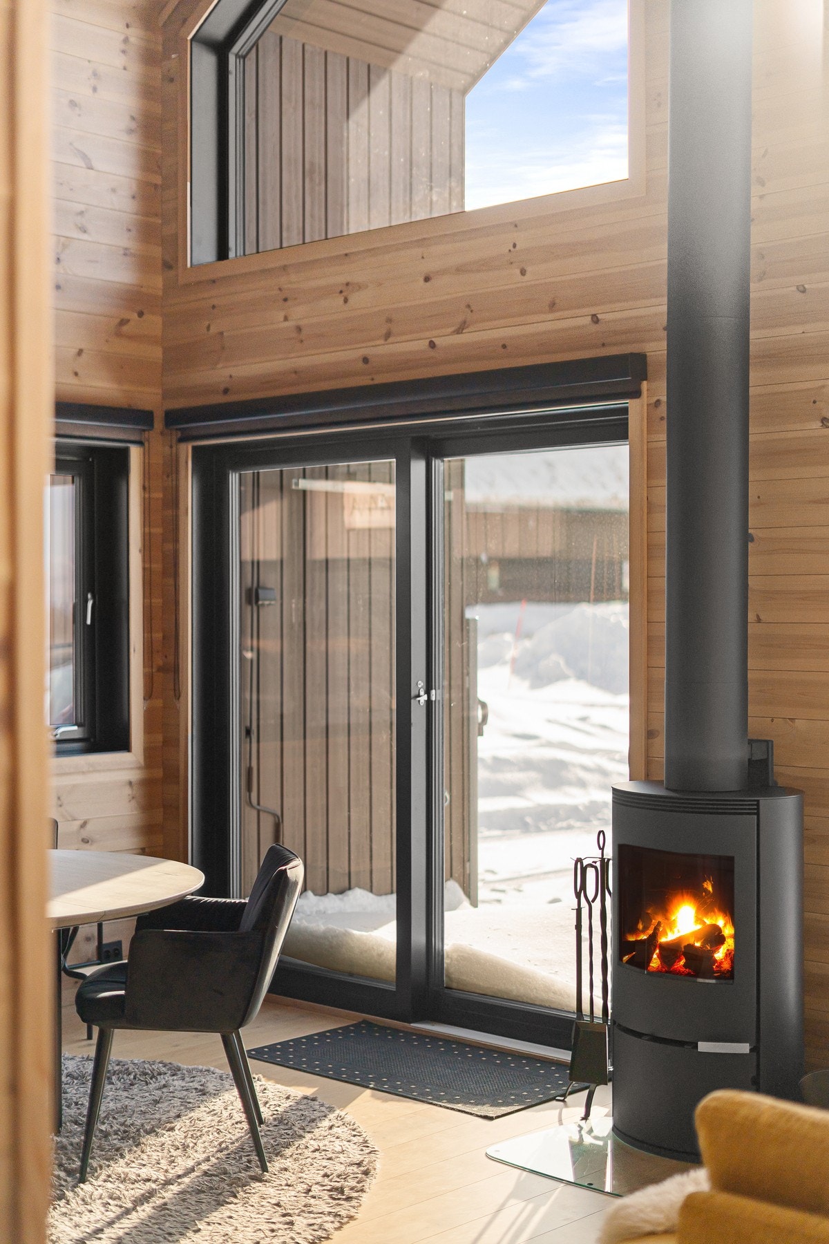 Fra stuen er det utgang til herlig sørvendt terrasse. Galleribilde