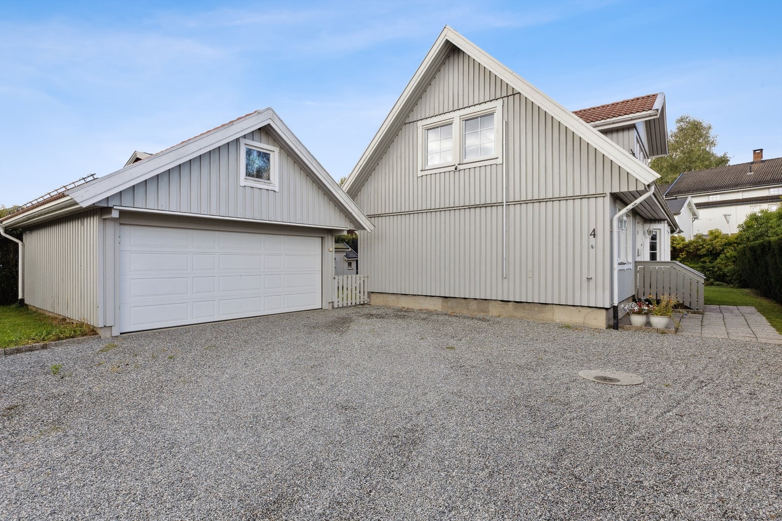 Parkering i dobbelgarasje eller på gårdsplass. Galleribilde