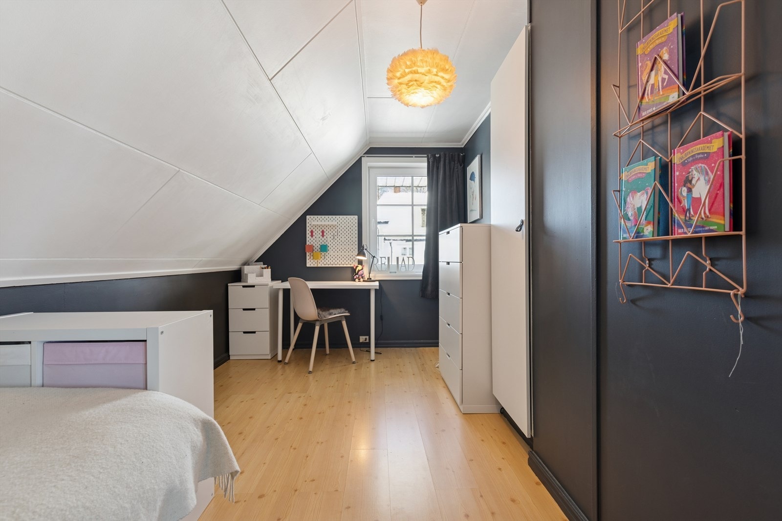 I andre etasje er det 3 romslige soverom. Her er det flere møbleringsmuligheter. Galleribilde