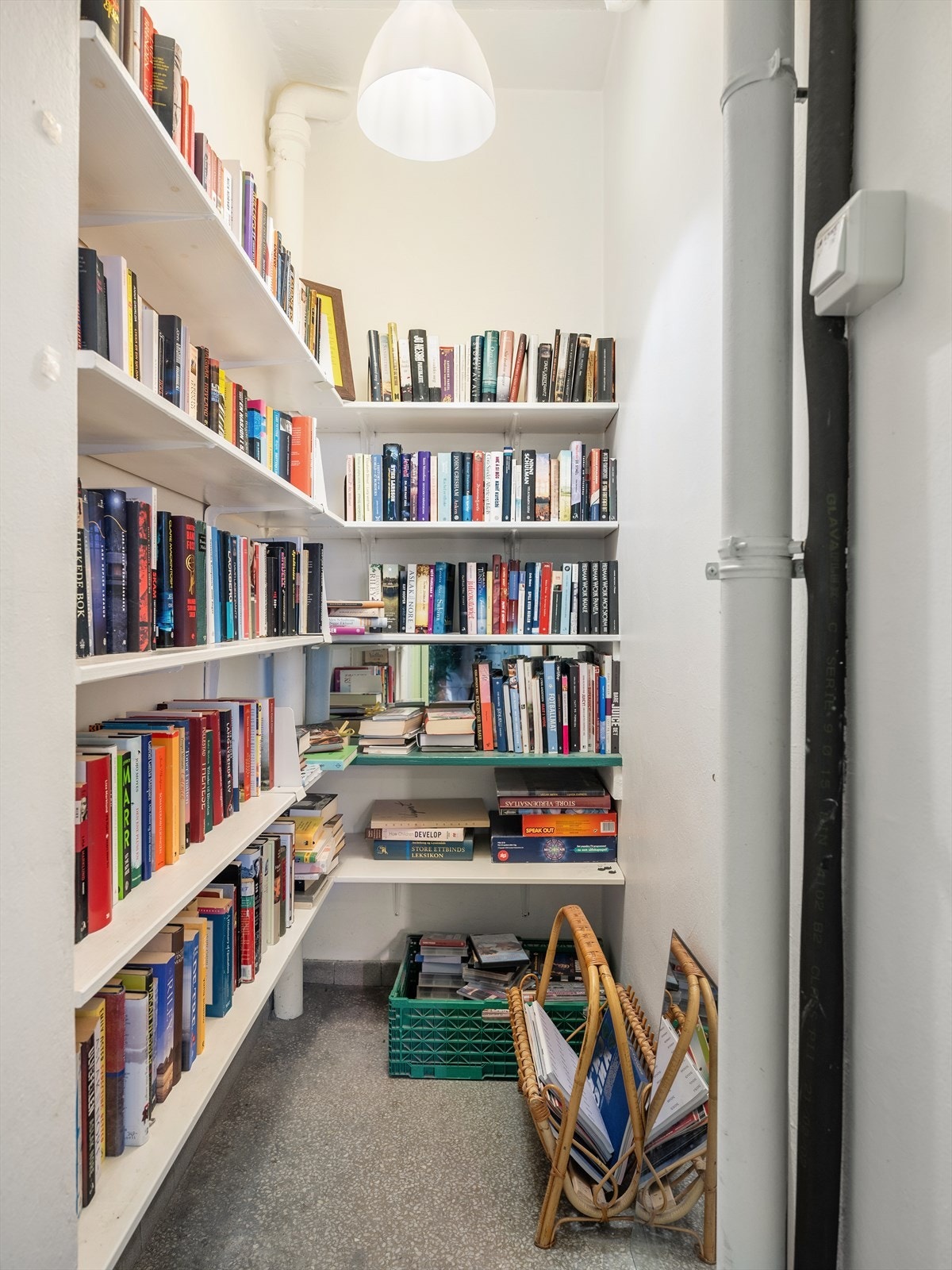 Fellesområdet - Aksjelaget har også et lite bibliotek! Galleribilde