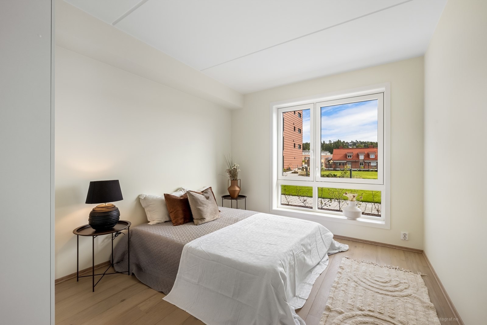 Hovedsoverom med plass for dobbeltseng - her er det satt inn garderobeskap Galleribilde