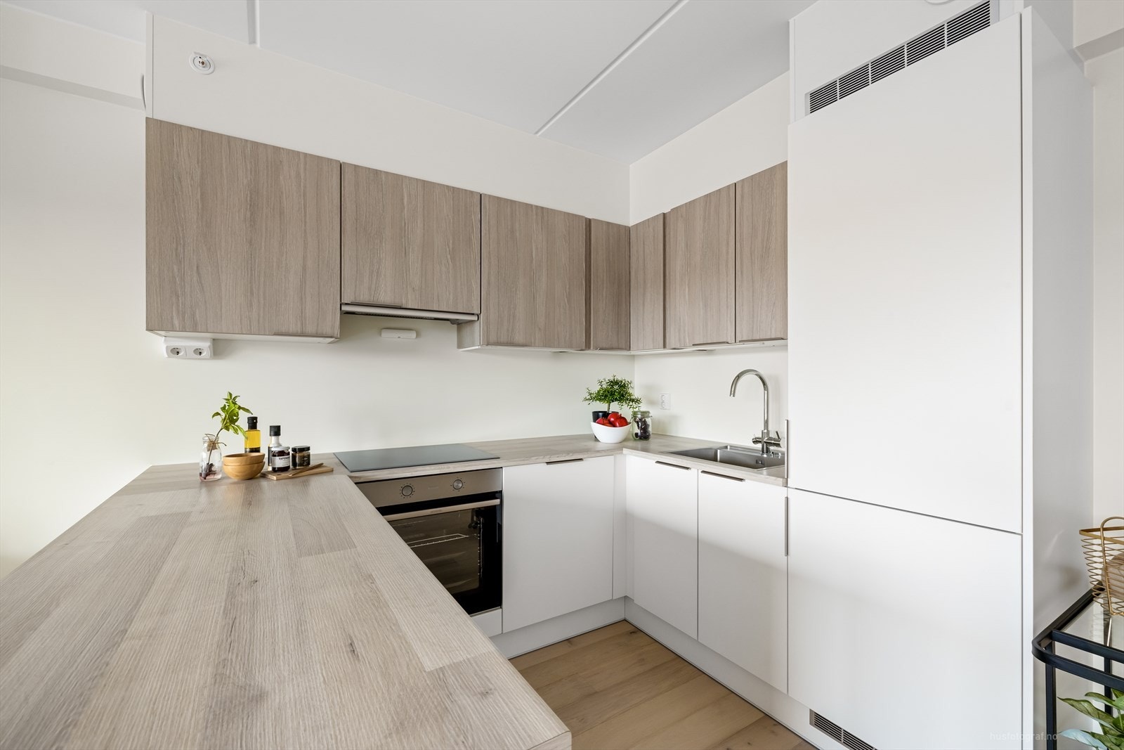 Kjøkkenet har Integrerte hvitevarer av god kvalitet fra Gorenje Galleribilde