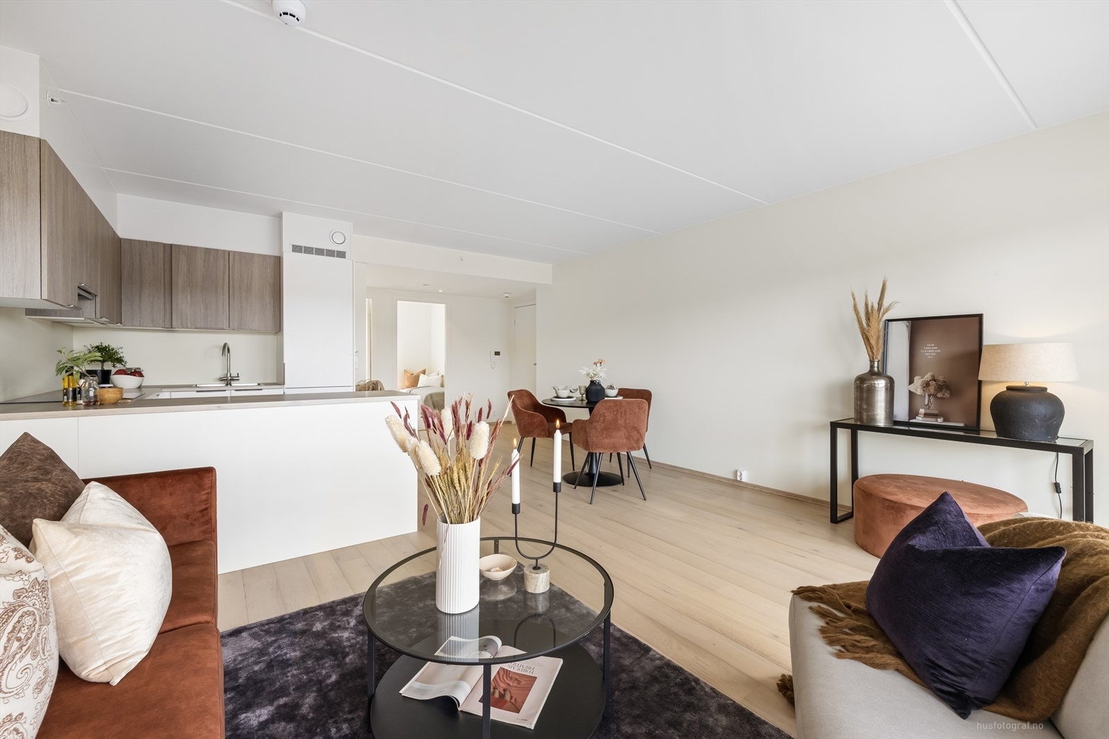 Fra stuen og mot kjøkkenet Galleribilde