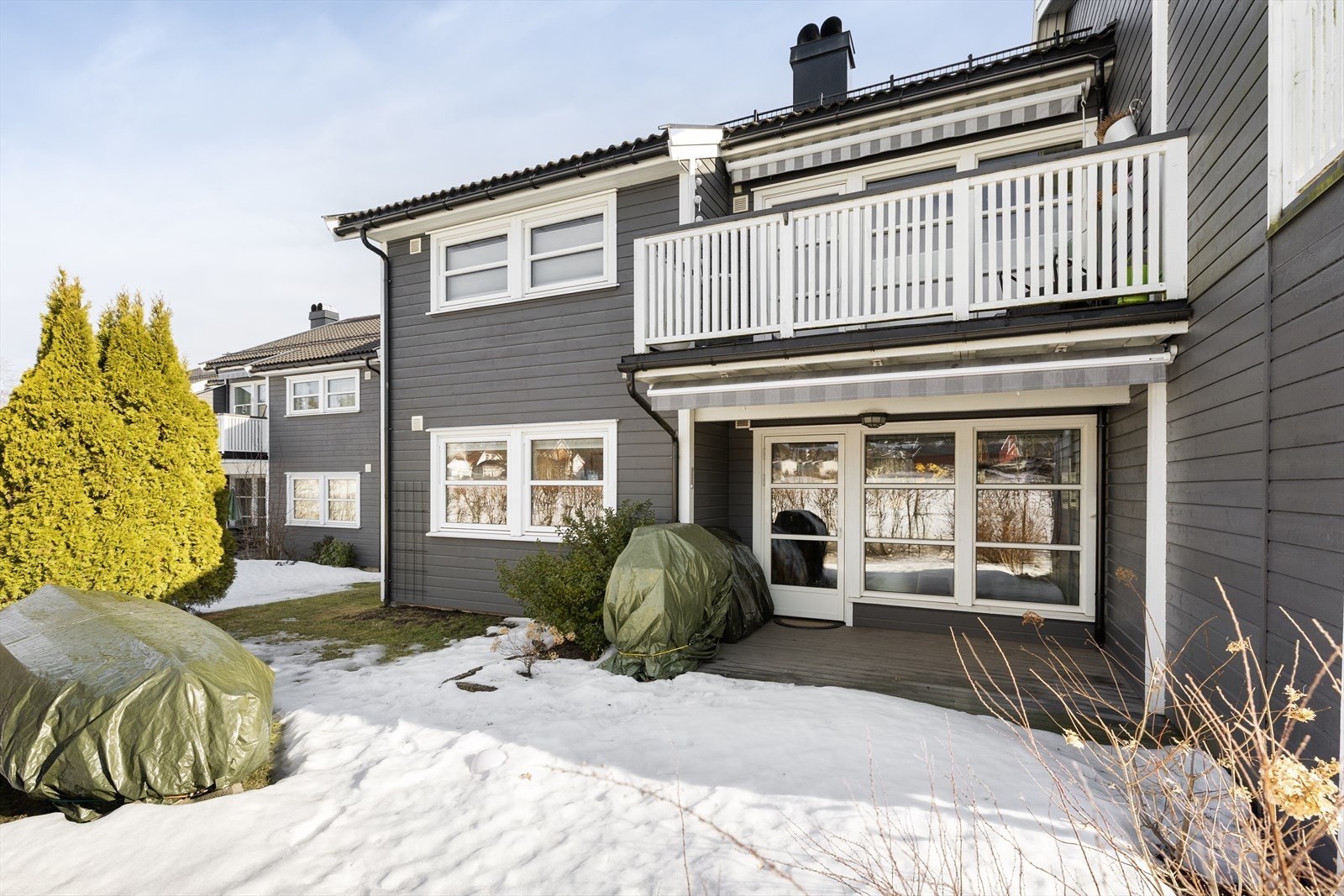 Velkommen til Sverdstadveien 33B; En sentrumsnær og velholdt 3-roms andelsleilighet med livsløpsstandard i 1.etasje. Galleribilde