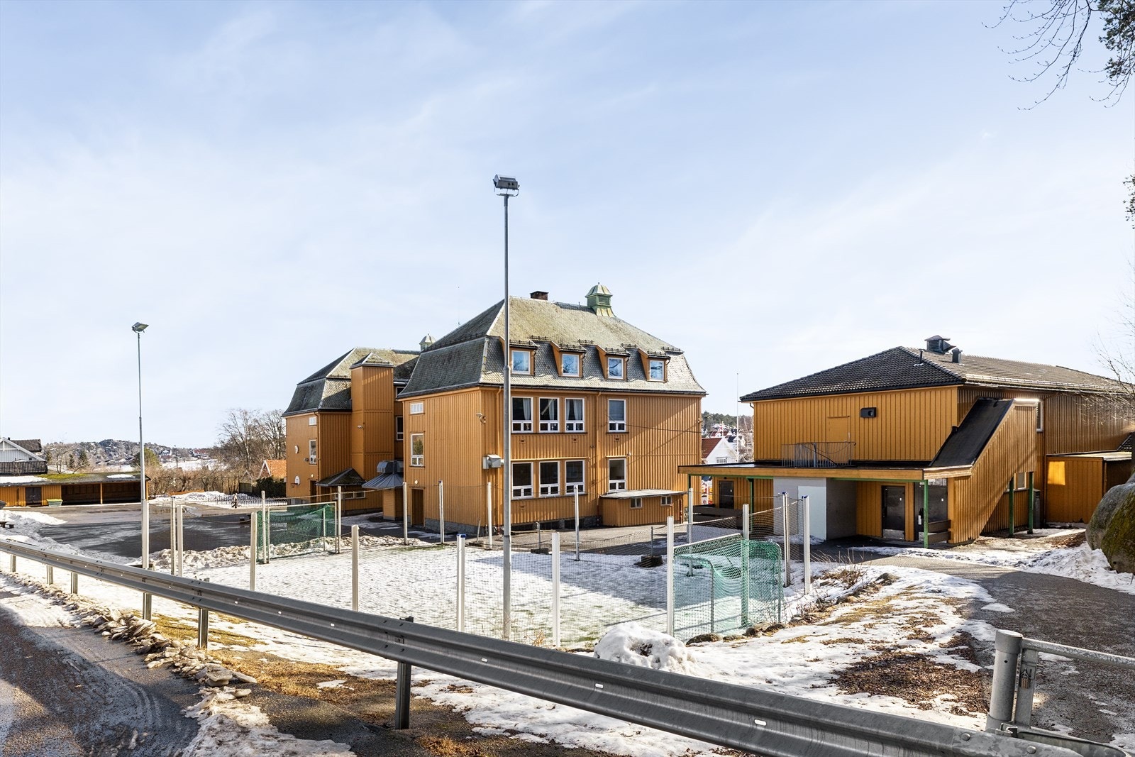 Sande barneskole er ca. 500 meter fra boligen. Galleribilde