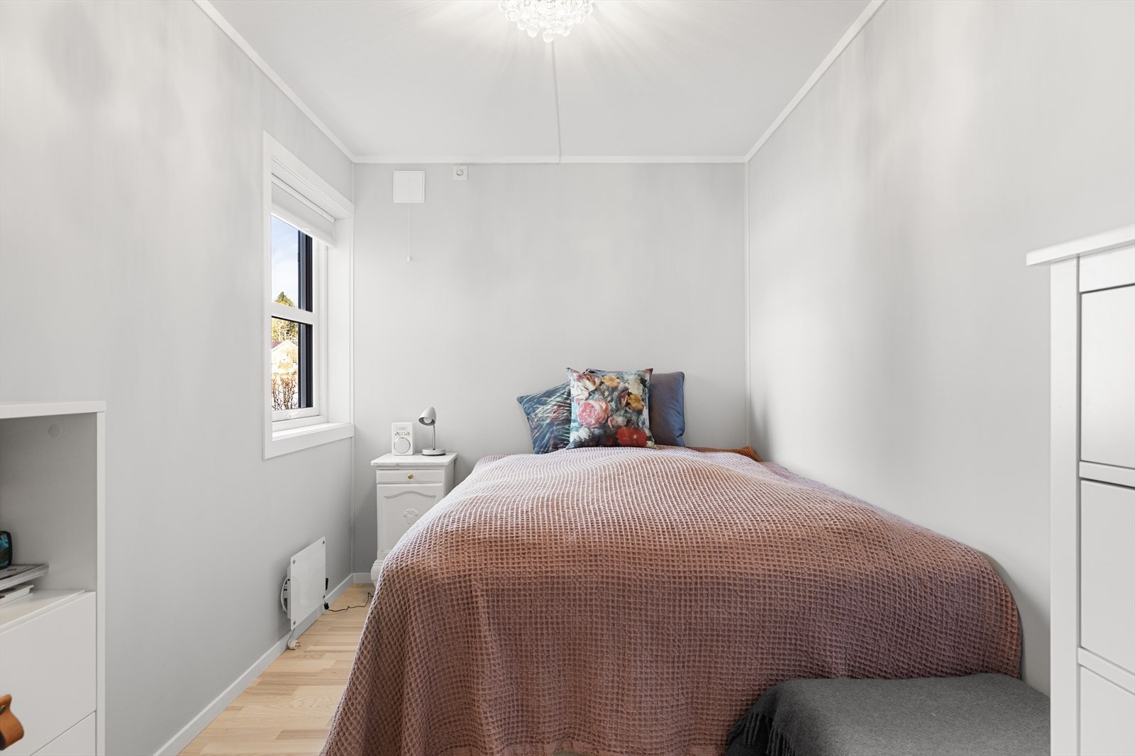 Leiligheten har 2 gode soverom. Begge rommene har god plass til tilhørende seng og garderobeskap. Galleribilde