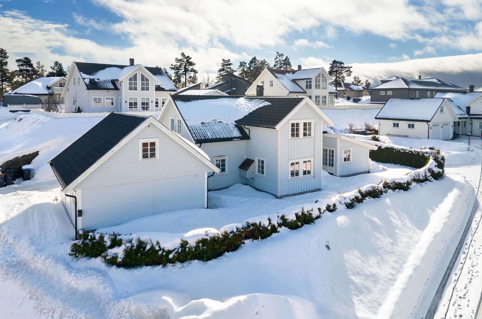 Eiendommen ligger høyt og fint til Galleribilde