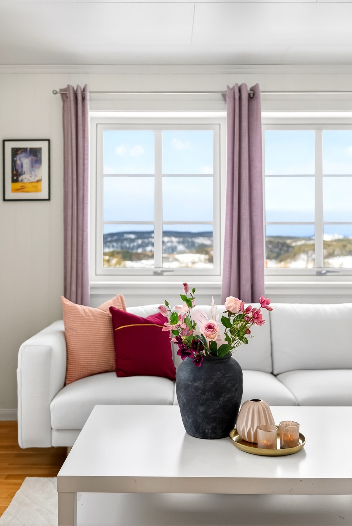 Fra eiendommen er det flott utsikt til områdene rundt Galleribilde