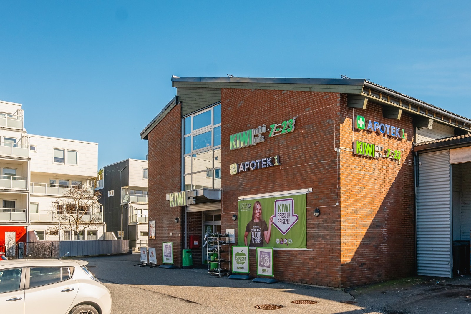 Dagligvarehandelen gjøres enkelt på Kiwi Olsvik eller Coop Extra Olsvik, som begge ligger innenfor kort gangavstand. Galleribilde