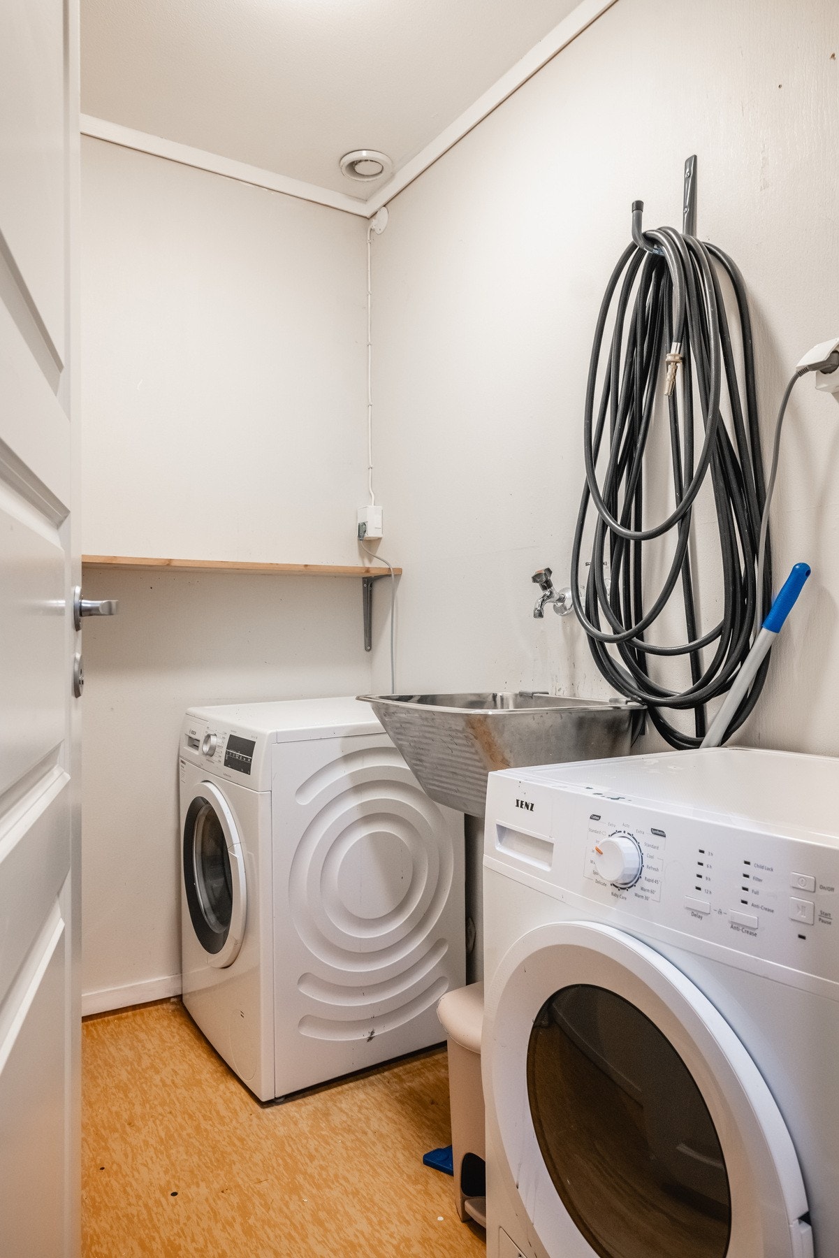 Boligen har et eget praktisk vaskerom på 3 m². Galleribilde