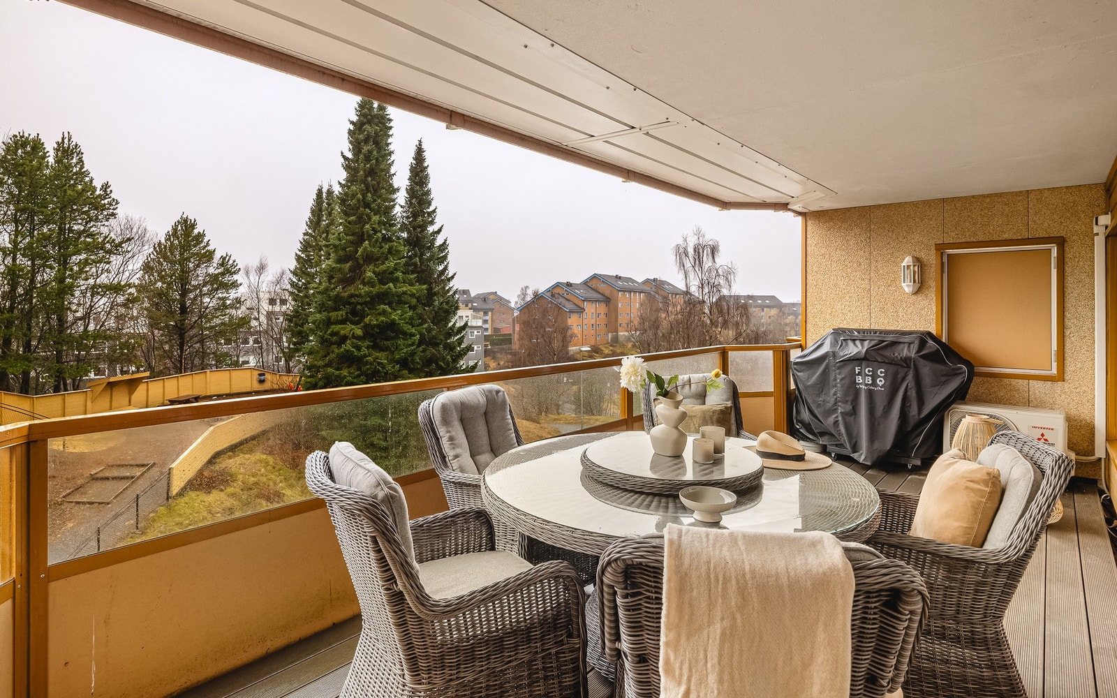 Velkommen til denne moderne 4-roms leiligheten med sentral beliggenhet i Olsvik. Galleribilde