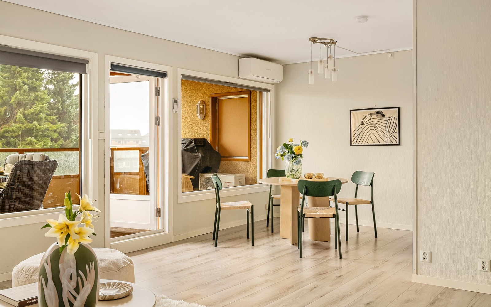 Fra stuen er det utgang til en hyggelig sørvestvendt terrasse på 19 m². Galleribilde