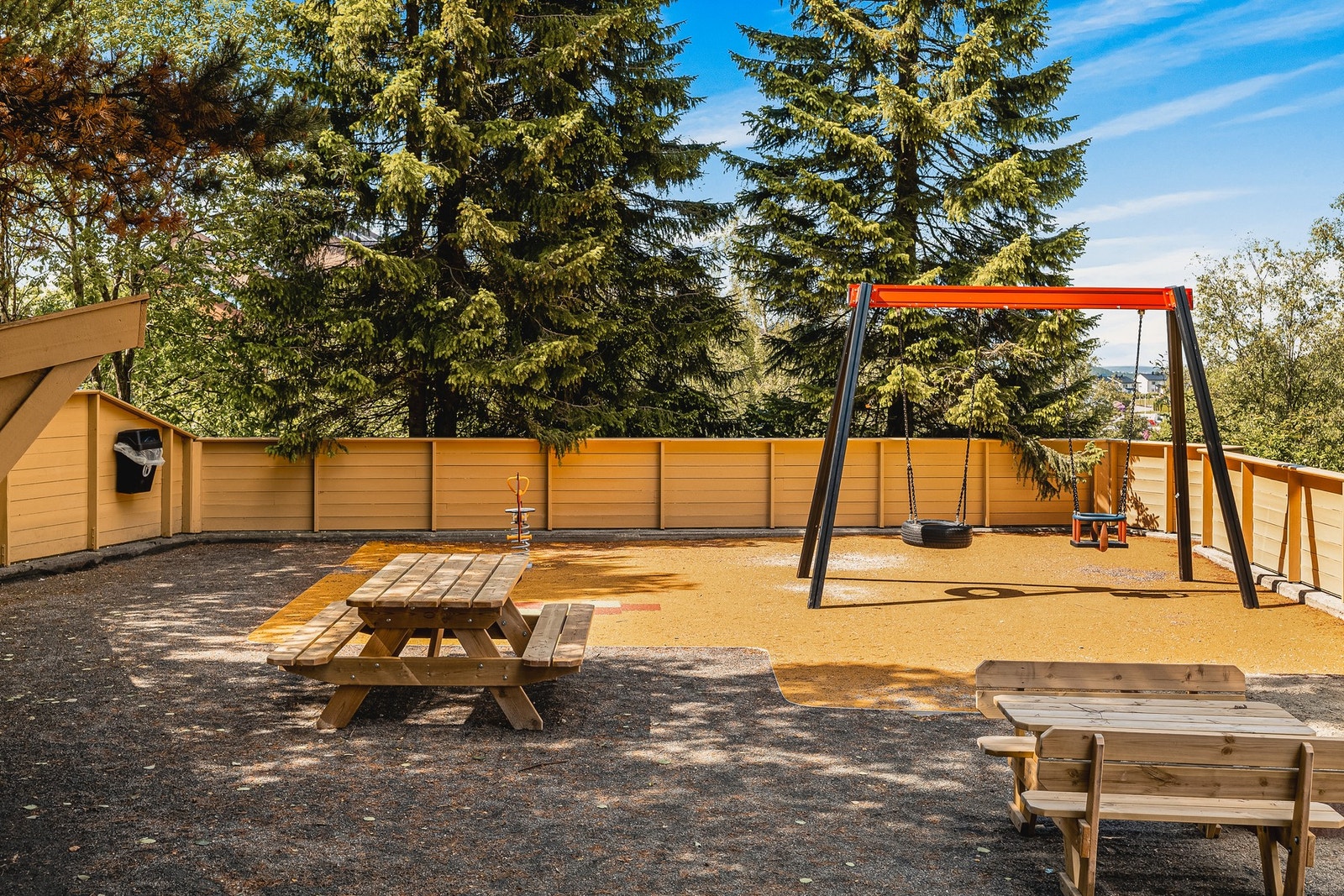 Perfekt for både barnefamilier og andre som ønsker en fredelig tilværelse med god bokomfort. Galleribilde