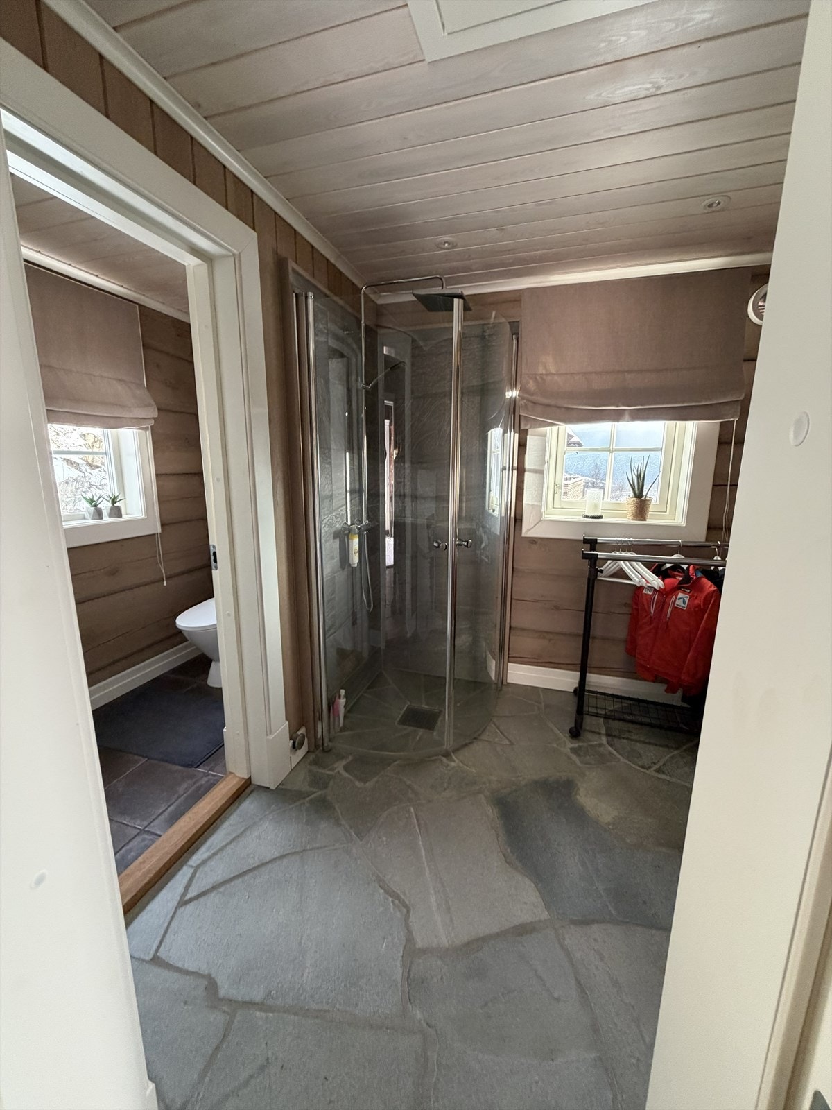 ... her finn ein eit bad... Galleribilde