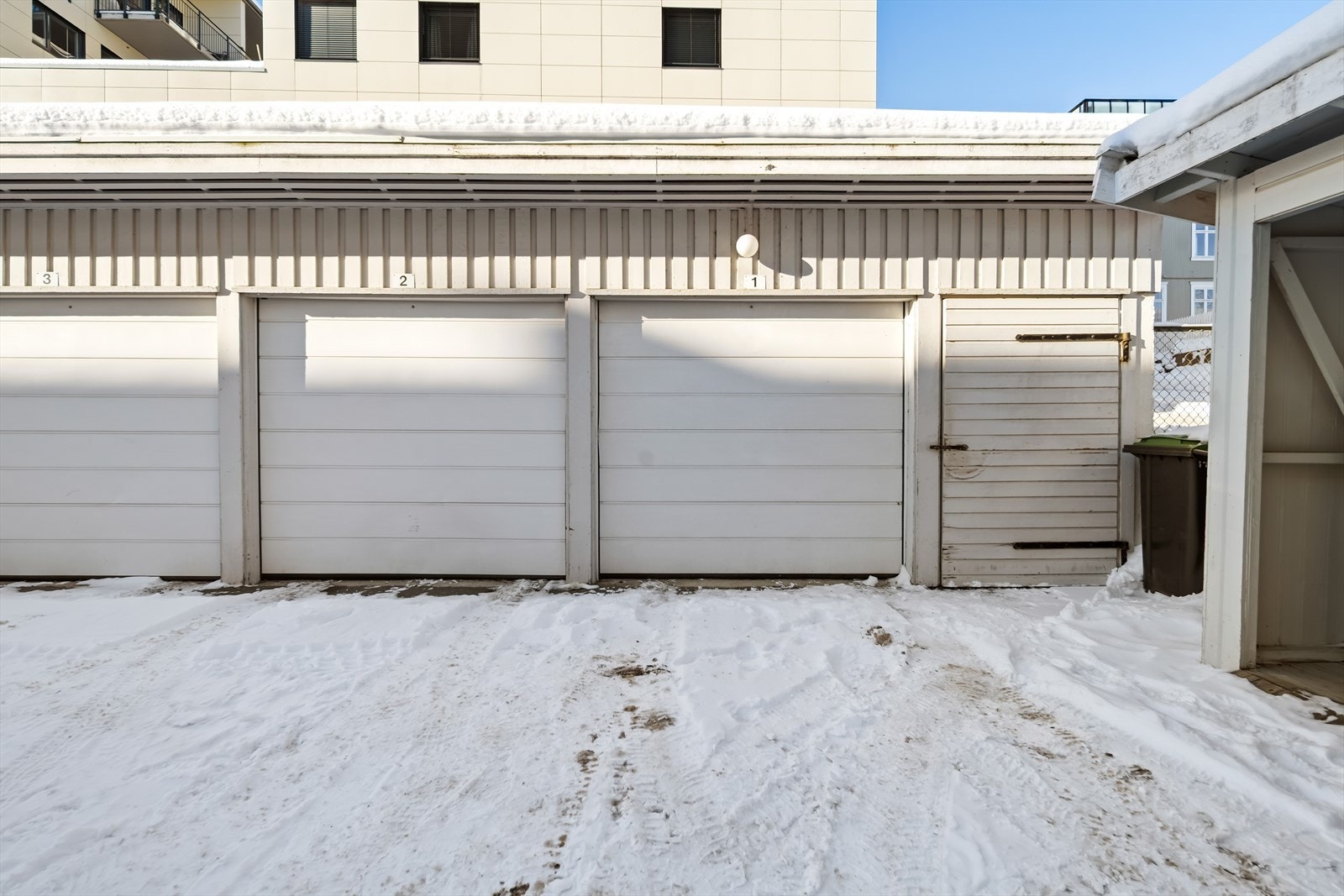 Medfølger en garasjeplass med opplegg for lader i felles garasjerekke. Galleribilde