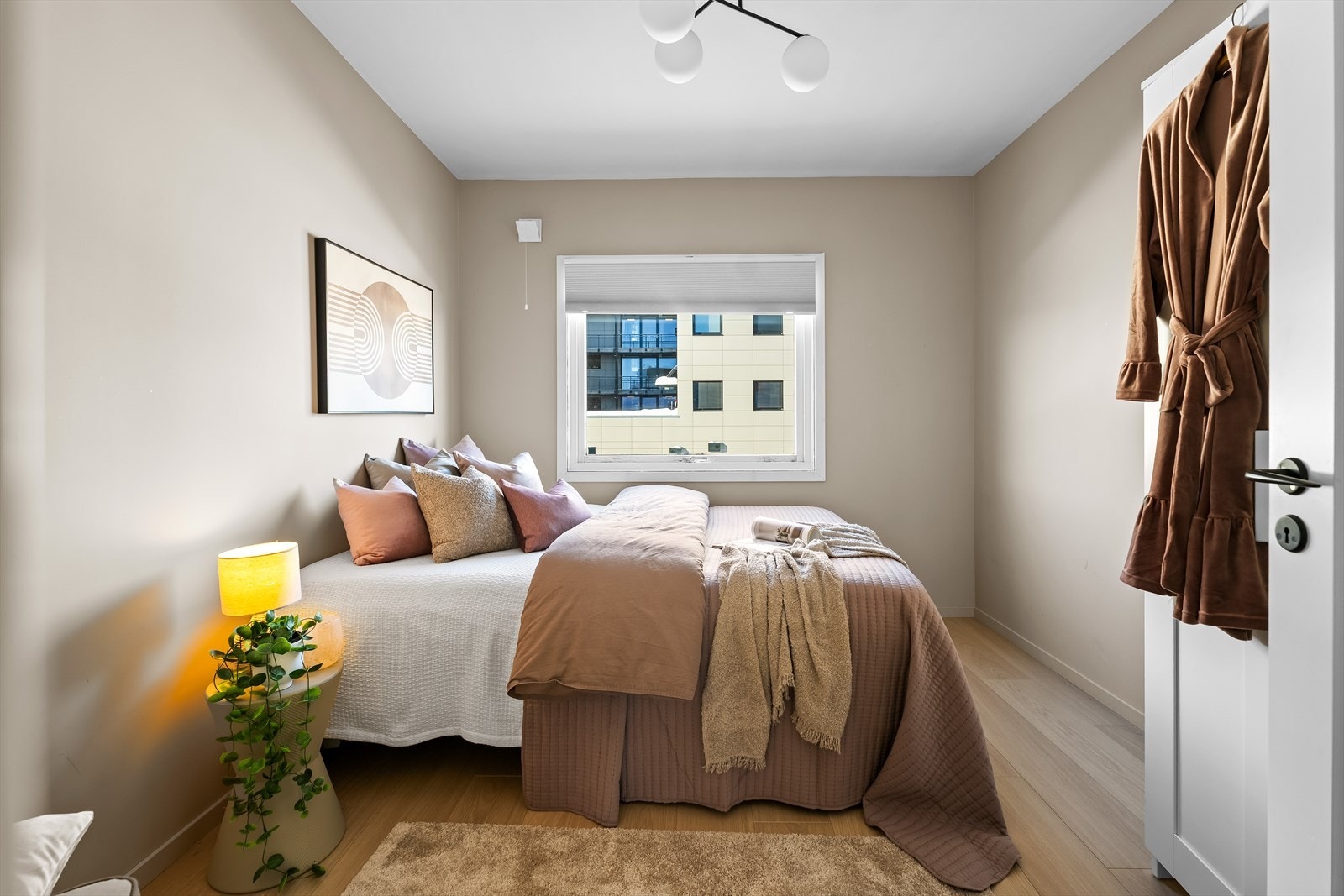 Soverom 2 er også av god størrelse. Galleribilde