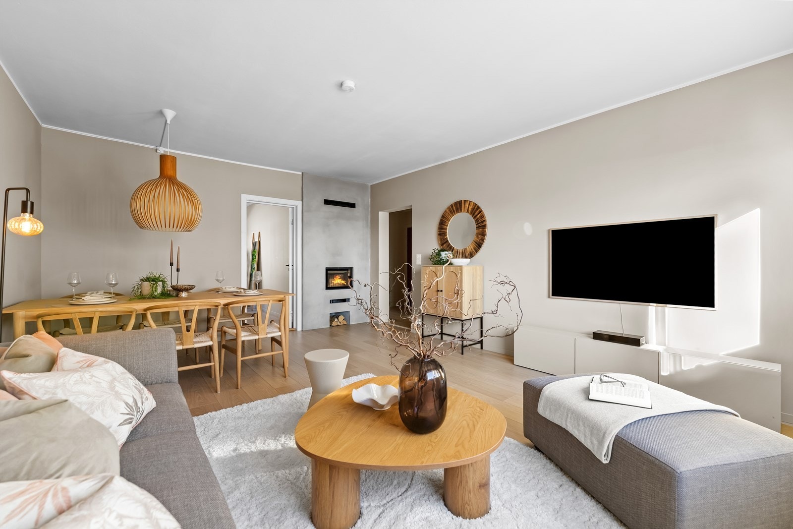 Boligen er oppgradert de senere årene og fremstår med en moderne og gjennomført standard med helhetlige material- og fargevalg. Galleribilde