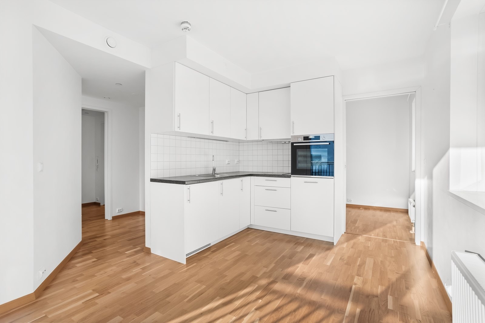 Den åpne løsningen gir en god romfølelse og fleksible møbleringsmuligheter. Galleribilde