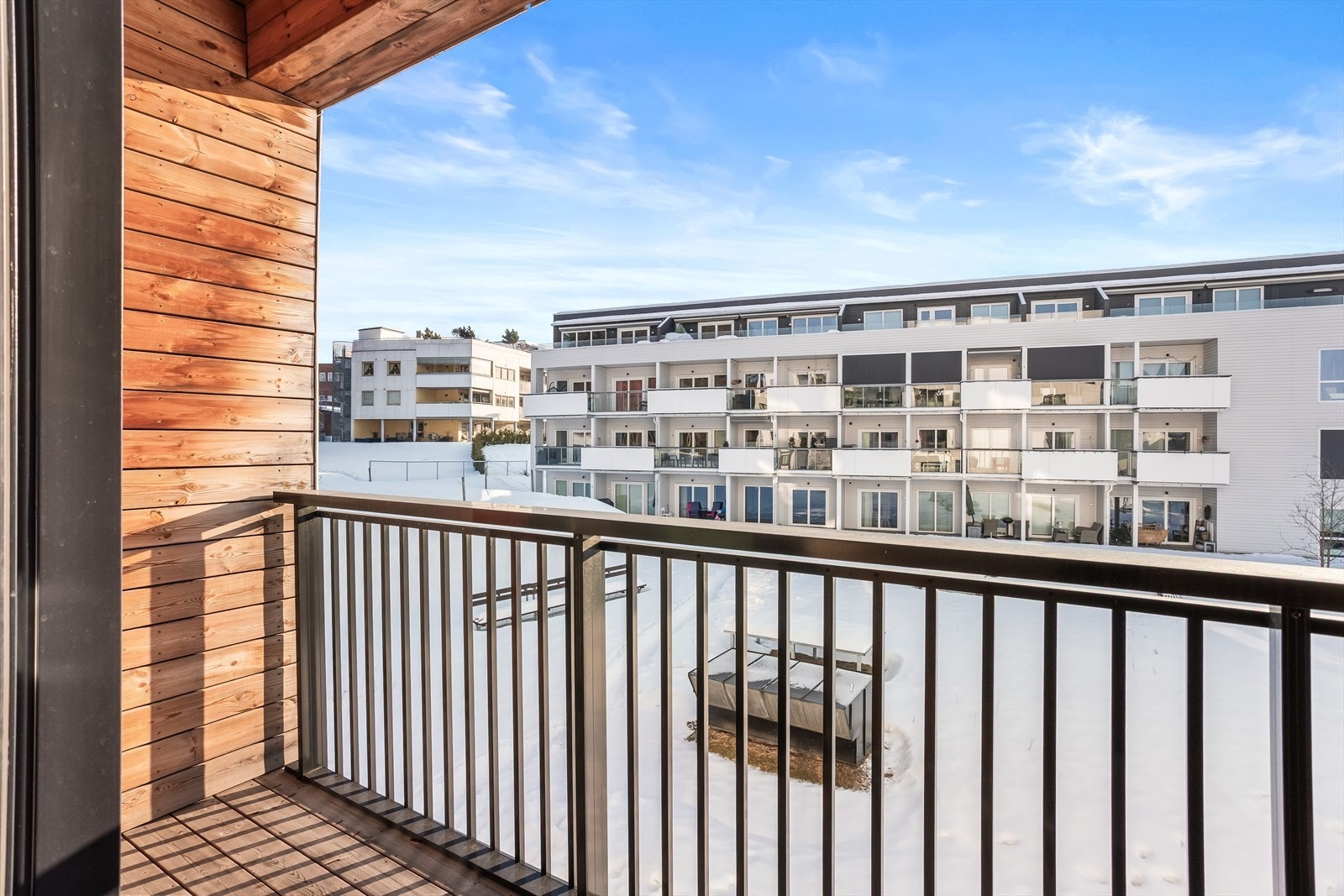 Fra stuen er det utgang til en sørøstvendt balkong på 3 m². Galleribilde