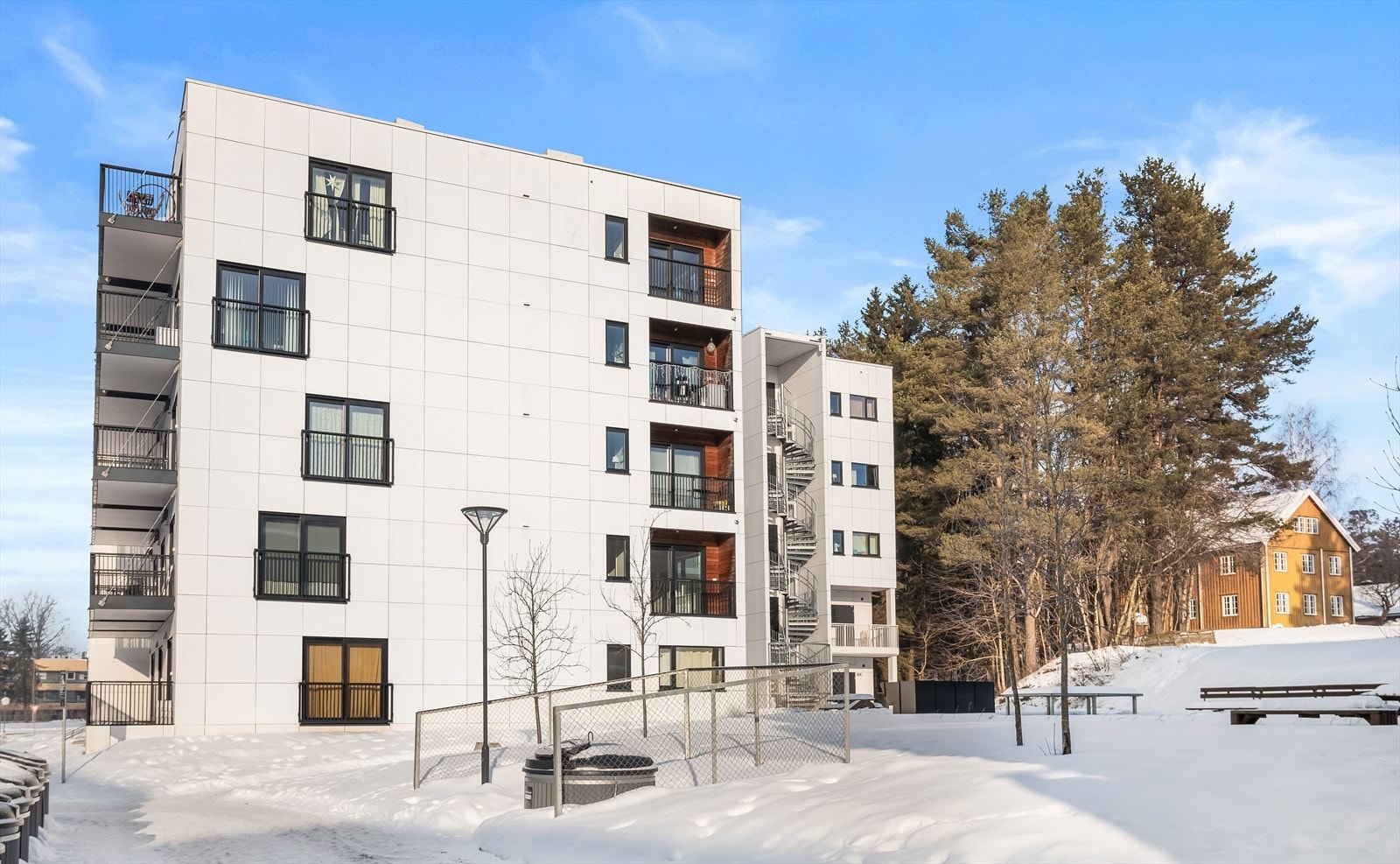 Eiendommen ligger i et sentralt og attraktivt boligområde. Galleribilde