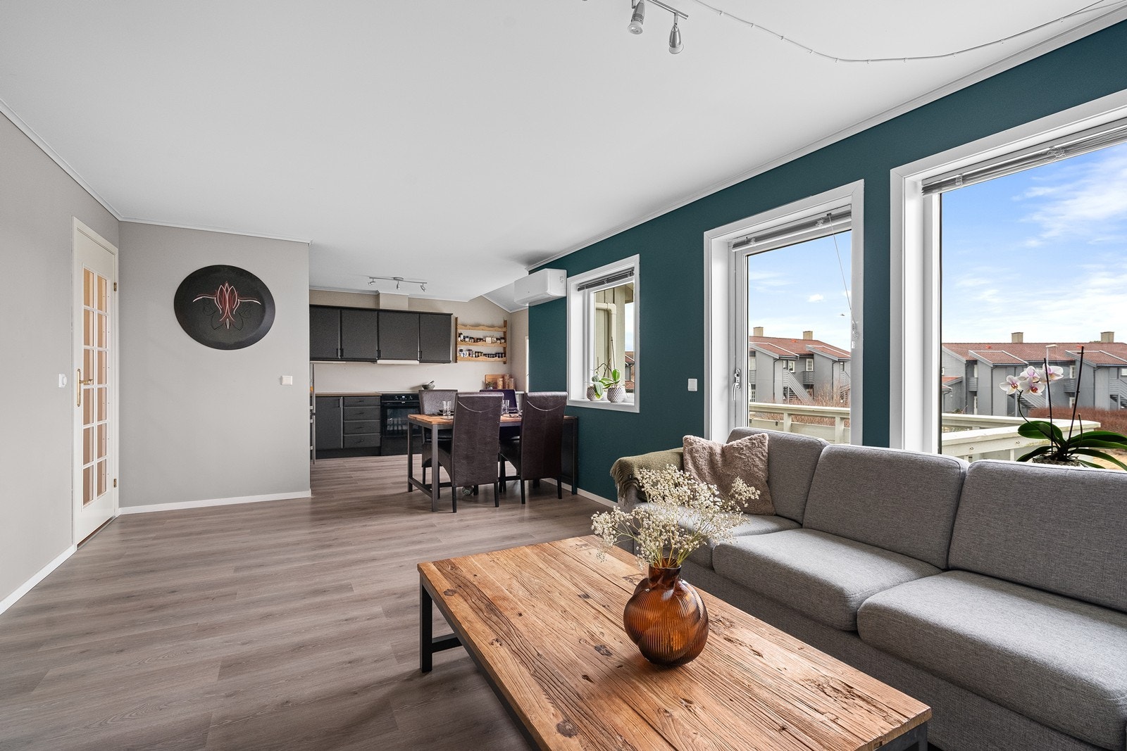 Stuen har utgang til balkong. Galleribilde