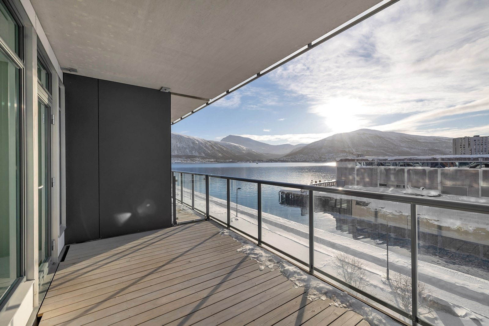 Balkong på 12 kvm med gode sol- og utsiktsforhold Galleribilde