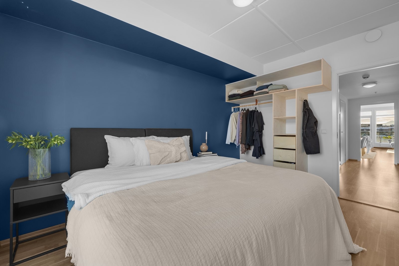 Praktisk plassbygd garderobeløsning Galleribilde