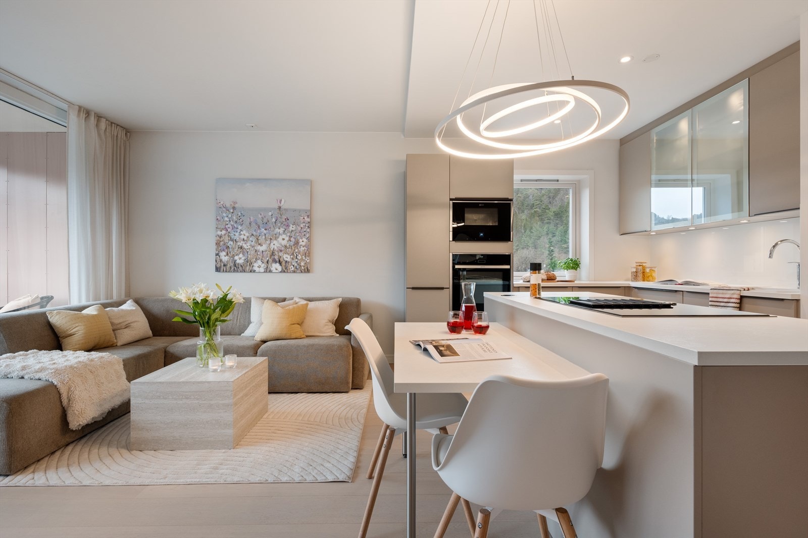 Åpen stue- og kjøkkenløsning på hele 27 m² Galleribilde