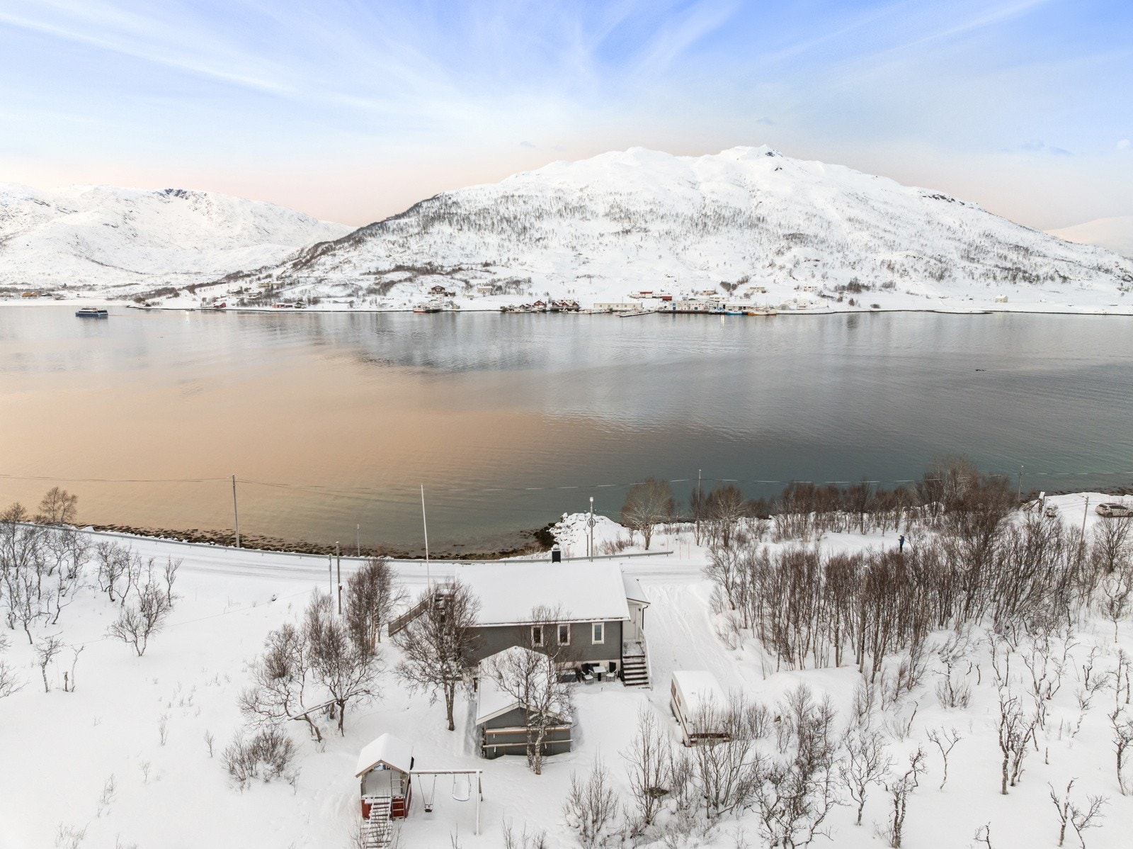 Fantastisk utsikt og med strandlinje! Galleribilde