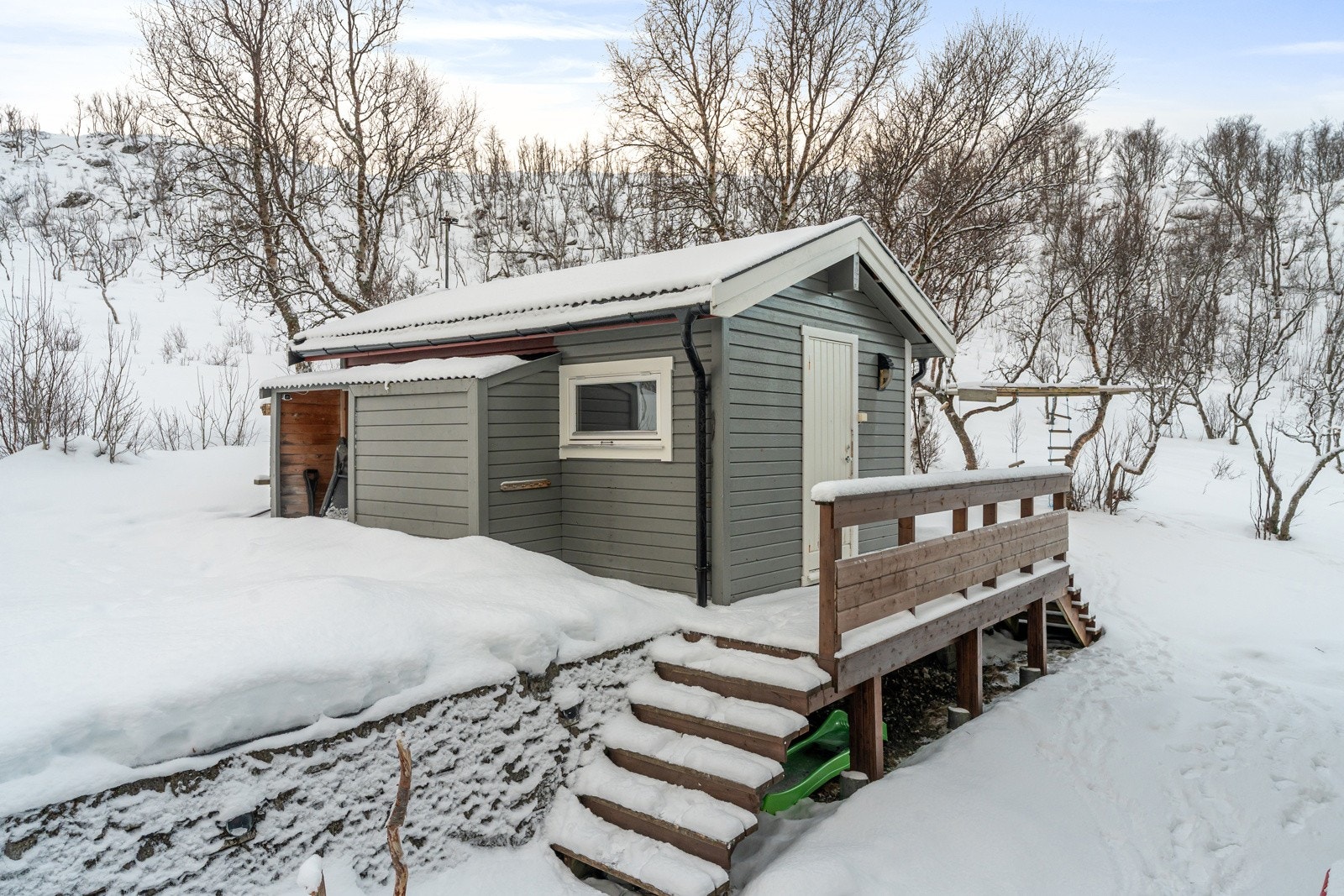 Sportsbod/uthus med lagringsplass. Galleribilde