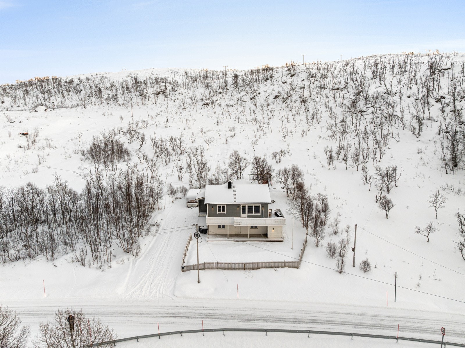 Eiendommen grenser til friarealer. Galleribilde