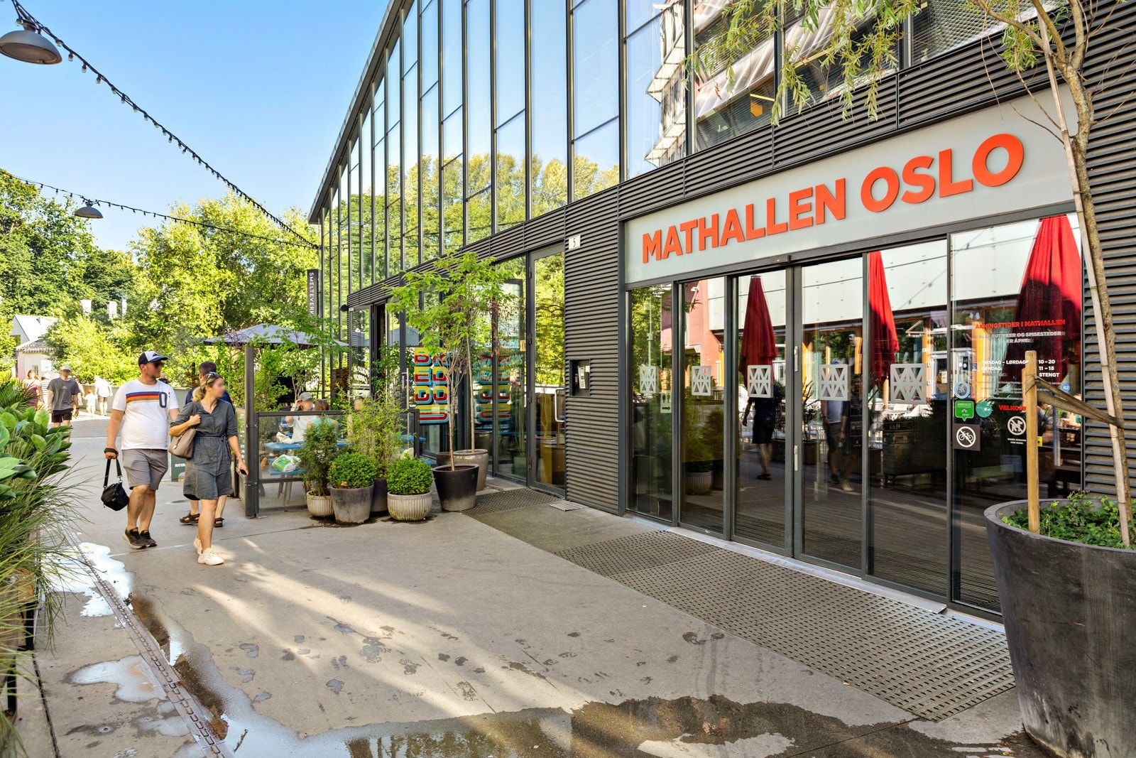 Mathallen byr på spennende mat og herlige besøk. Galleribilde