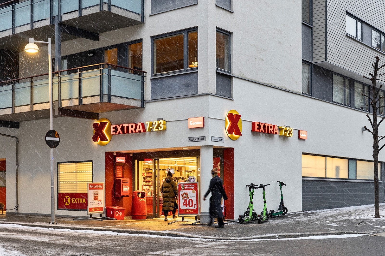 Det er en rekke dagligvarebutikker få minutters gange fra leiligheten. Galleribilde