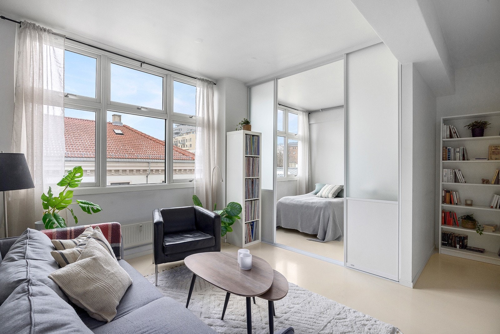 Lys og arealeffektiv studioleilighet med egen kjellerbod. Galleribilde