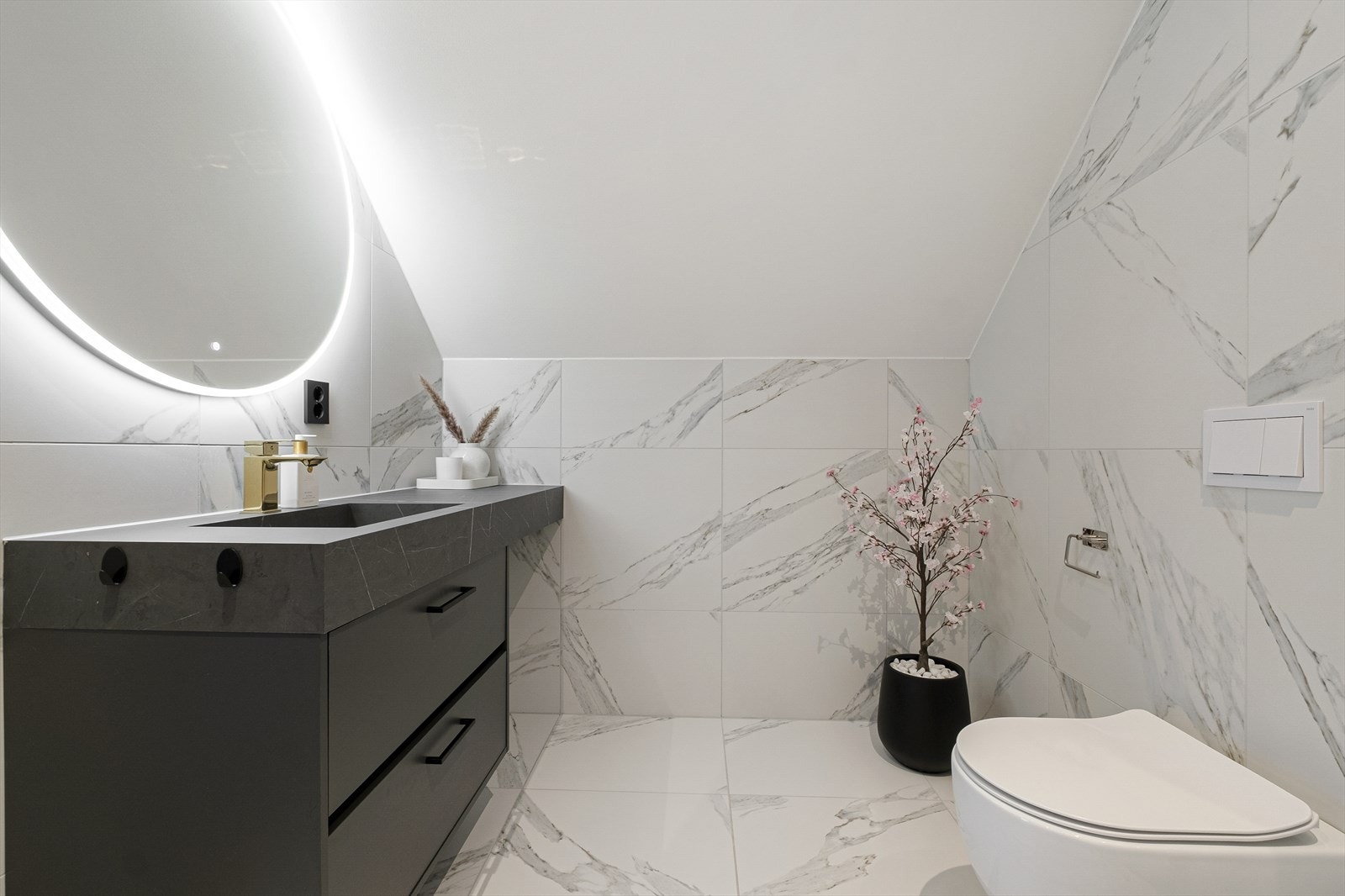 Lekkert bad tilknyttet foreldreavdelingen Galleribilde