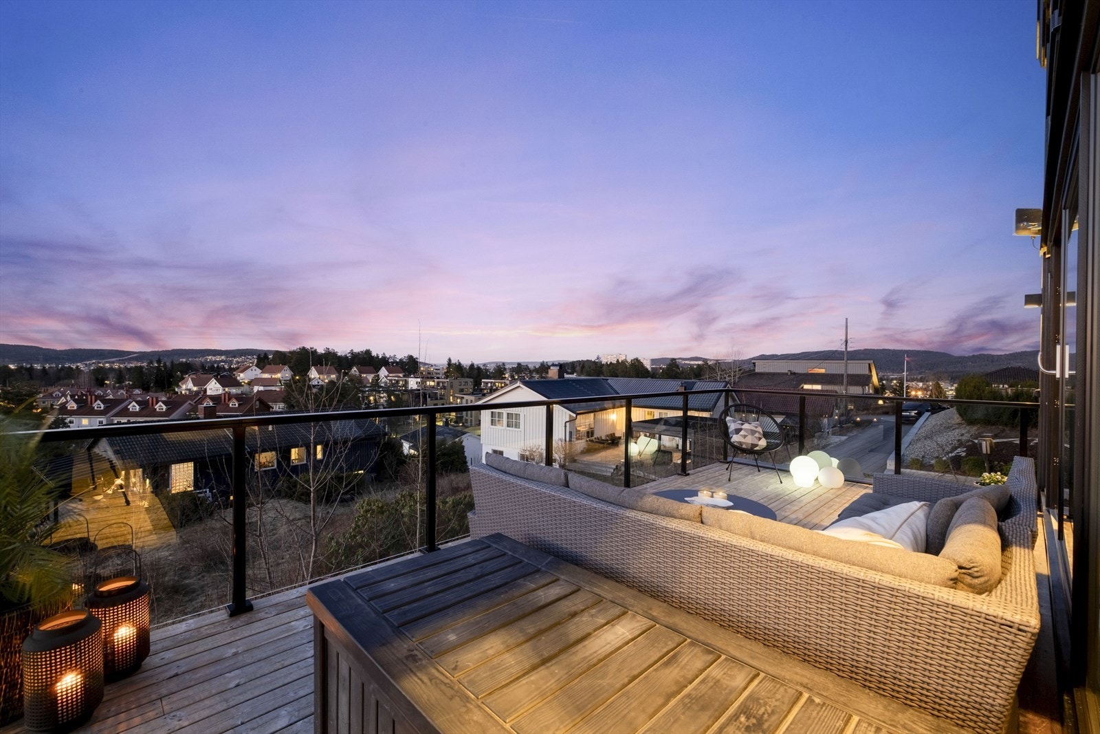 Terrassen måler ca. 24 m². Galleribilde