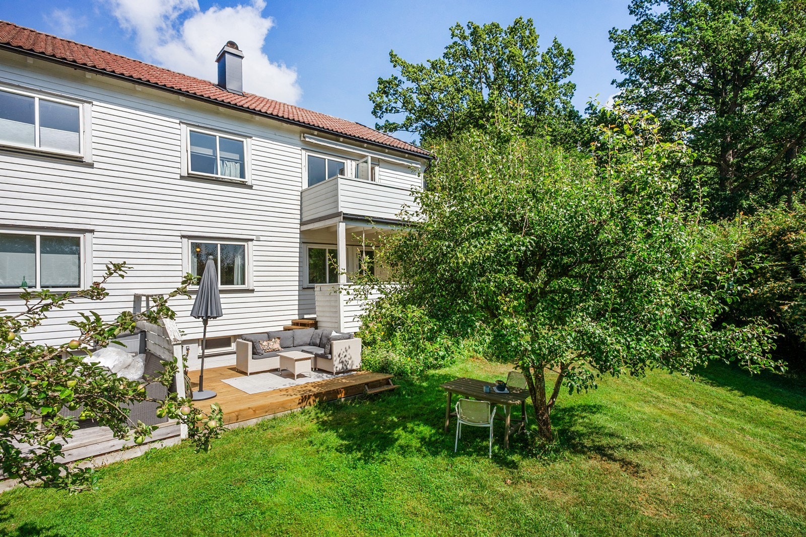 Boligen har en god beliggenhet i ende uten direkte innsyn. Galleribilde